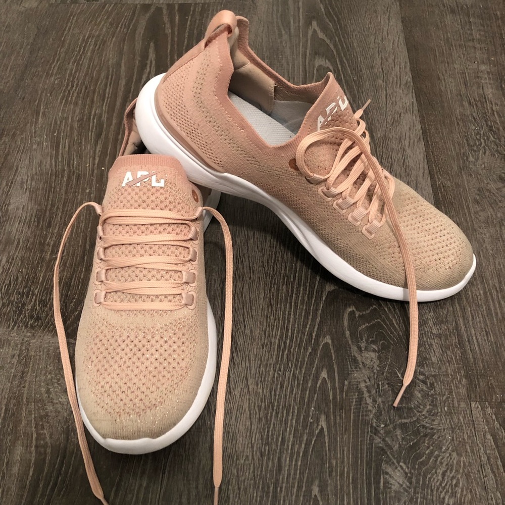 APL Techloom Breeze tennis shoe
